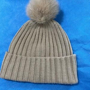 H&M Unisex Knit Winter Beanie Hat Soft Cable Knit Cuffed Cap w Fuzzy Pom Pom Top